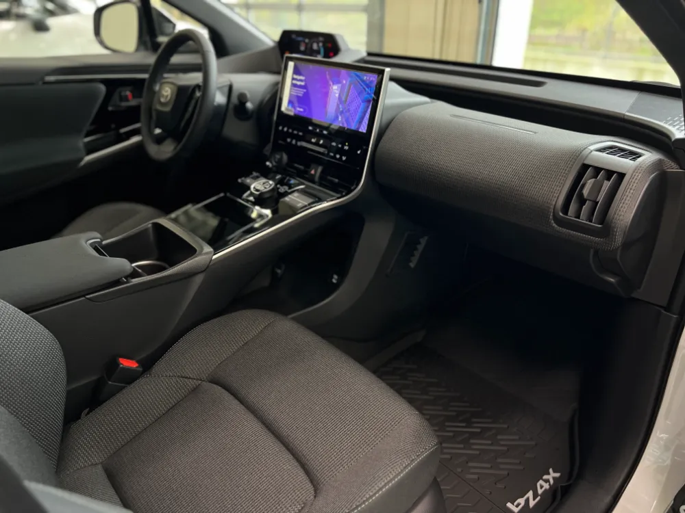 2023 toyota bz4x le fwd white 11